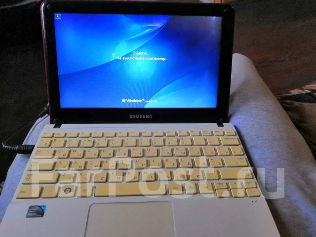 Samsung NC110. 11", 2 444����, ��� 2048 ��, ���� 1���, WiFi: 1, Bluetooth: 1, ����������� �� 3��. ����
