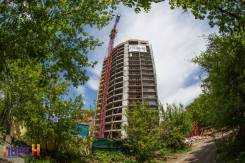 3-комнатная, улица Полетаева 6в во Владивостоке 3-комнатная, улица Полетаева 6в. Седанка, проверенное агентство, 94,5 кв. м. Дом снаружи