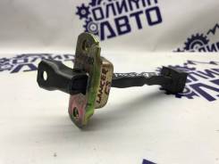 Ограничитель передней двери Mitsubishi Lancer CS MR526777 в Новокузнецке Ограничитель передней двери Mitsubishi Lancer CS MR526777