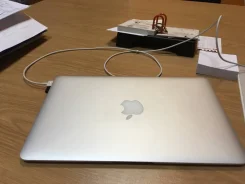 Apple MacBook Air 11 2015 Early MJVP2. 11.1", 1,6����, ��� 4 ��, ���� 120���, WiFi, Bluetooth, ����������� �� 10��.