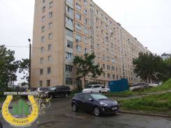 3-комнатная, улица Терешковой 21 во Владивостоке 3-комнатная, улица Терешковой 21. Чуркин, агентство, 60,0 кв. м. Дом снаружи