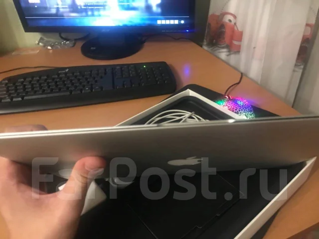 Apple MacBook 13. 13", 1,6����, ��� 4 ��, ���� 120���, WiFi: 1, Bluetooth: 1, ����������� �� 12��. ����