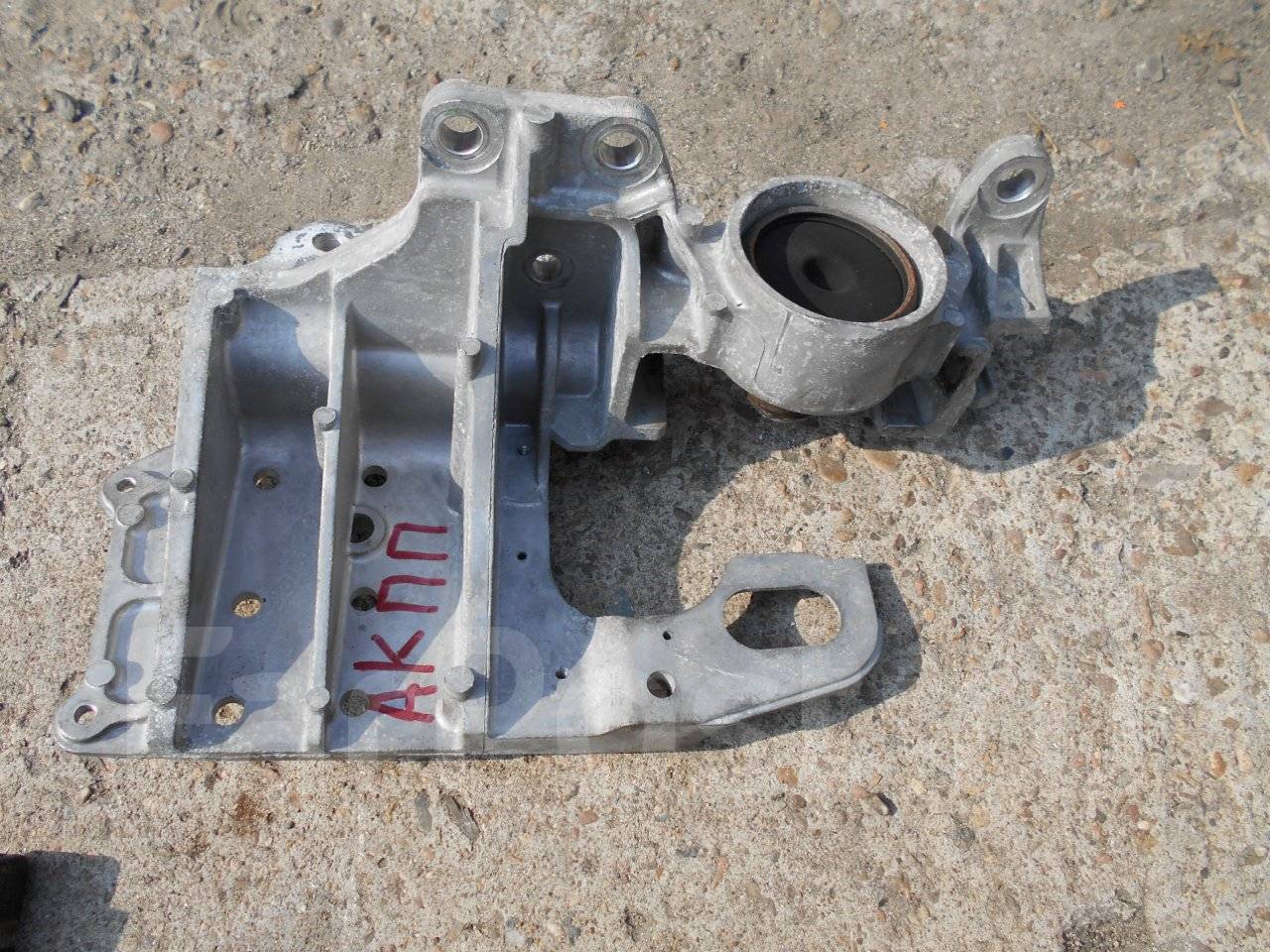 Купить Nissan 11220JD21A (11220-JD21A) Опора. Цены, быстрая доставка, фотографии