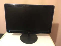 Philips. 18.5", ���������� �� (LCD)