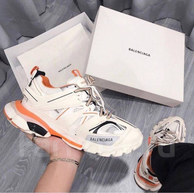 Balenciaga store tess s