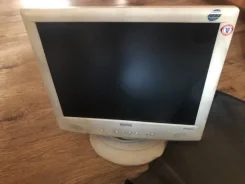 BenQ. 15" ����