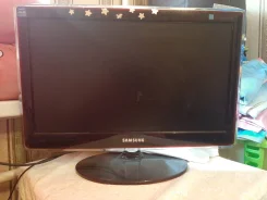 Samsung. 20", ���������� �� (LCD)