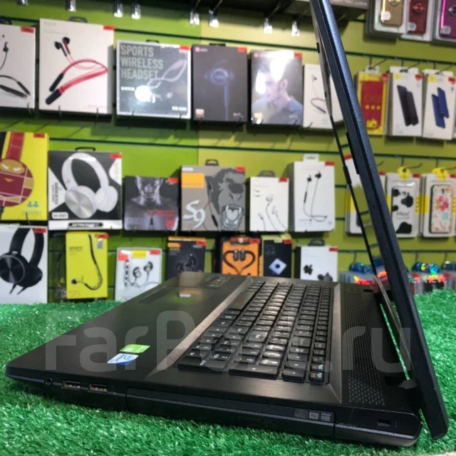 Lenovo G700. 17.3", 2,4����, ��� 4 ��, ���� 320���, WiFi: 1, Bluetooth: 1, ����������� �� 3��. ����
