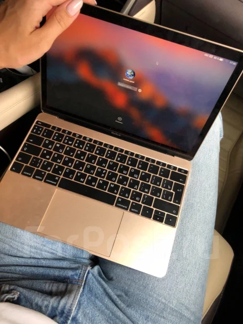 Apple MacBook 12 2016 Early. 12", 1,1����, ��� 256 �� � ������, ���� 256���, WiFi: 1, Bluetooth: 1, ����������� �� 10��. ����