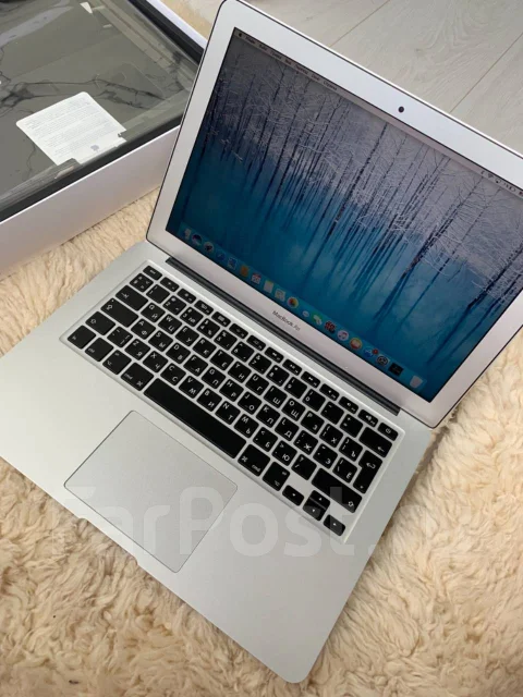 Apple MacBook Air 13 2014 Early. 13.3", 1,4����, ��� 4 ��, ���� 121���, WiFi: 1, Bluetooth: 1, ����������� �� 12��. ����
