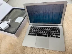Apple MacBook Air 13 2014 Early. 13.3", 1,4����, ��� 4 ��, ���� 121���, WiFi, Bluetooth, ����������� �� 12��. ����
