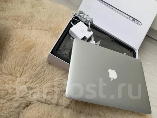 Apple MacBook Air 13 2014 Early. 13.3", 1,4����, ��� 4 ��, ���� 121���, WiFi: 1, Bluetooth: 1, ����������� �� 12��. ����