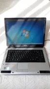 Toshiba Satellite L40. 15.4", 1,9����, ��� 2048 ��, ���� 256���, WiFi: 1, Bluetooth: 1, ����������� �� 5��. ����
