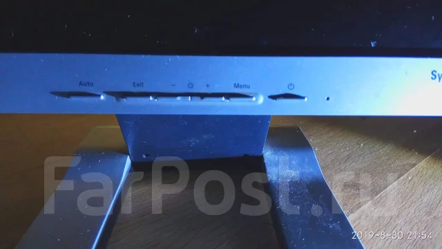Samsung. 15" ����