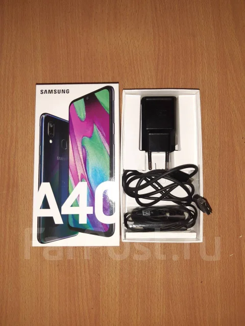 Samsung Galaxy A40. �����, ������, 4G LTE ����