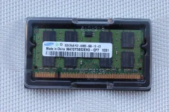SO-DIMM DDR2.