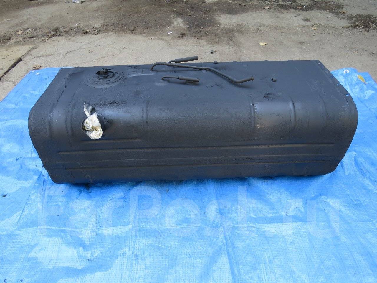 Топливный бак фусо евро 5. Топливный бак фусо кантер. Топливный бак фусо кантер 100 л. Топливный бак мицубиси фусо. Бак бигхорн 4jg2.