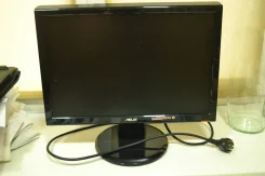 Asus. 19", ���������� �� (LCD)