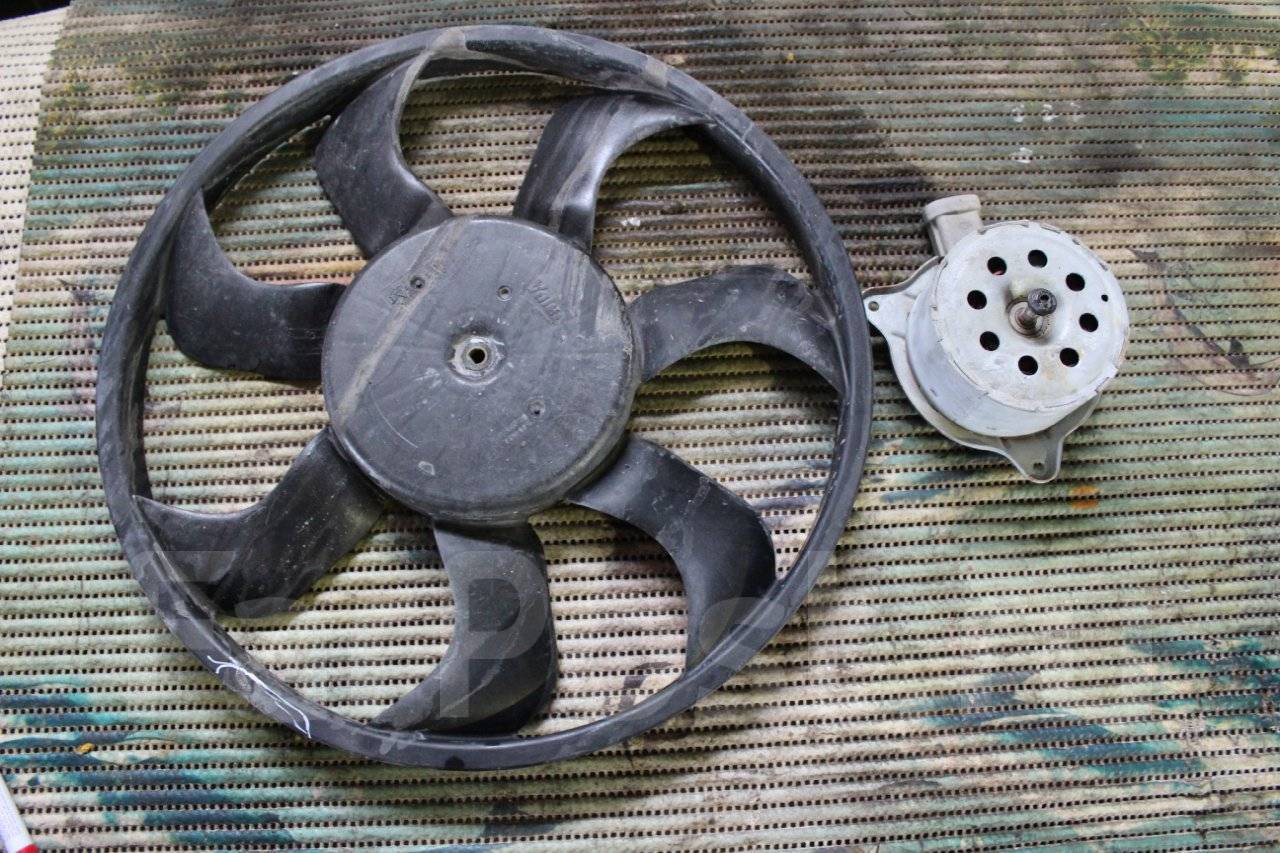 Вентилятор радиатора renault logan 1. Вентилятор рено логан 1. Мотор охлаждения рено. Вентилятор радиатора логан 2. Мотор охлаждения рено.