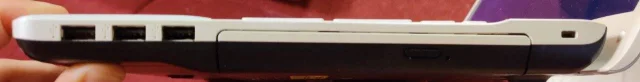 Sony VAIO VPC-EH2E1R. 15", ��� 4 ��, WiFi: 1, Bluetooth: 1 ����