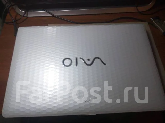 Sony VAIO VPC-EH2E1R. 15", ��� 4 ��, WiFi: 1, Bluetooth: 1 ����