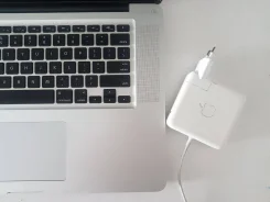 Apple MacBook Pro 15 2012 Mid. 15.4", 2,3����, ��� 8 ��, ���� 500���, WiFi, ����������� �� 3��. ����