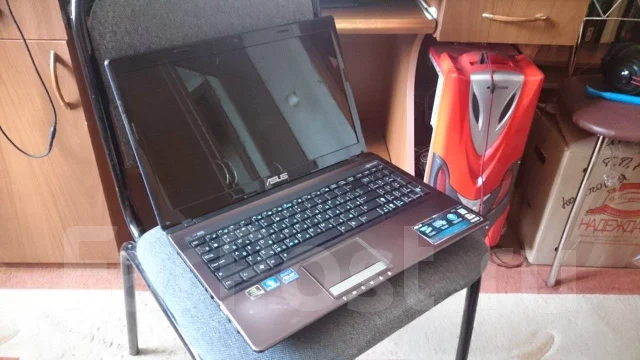 Asus K53SD. 15.6", 3,1����, ��� 8 ��, ���� 600���, WiFi: 1, Bluetooth: 1, ����������� �� 4��. ����