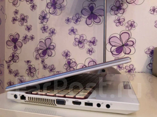 Samsung 300V5A-S18. 15.6", 2,3����, ��� 4 ��, ���� 500���, WiFi: 1, Bluetooth: 1 ����