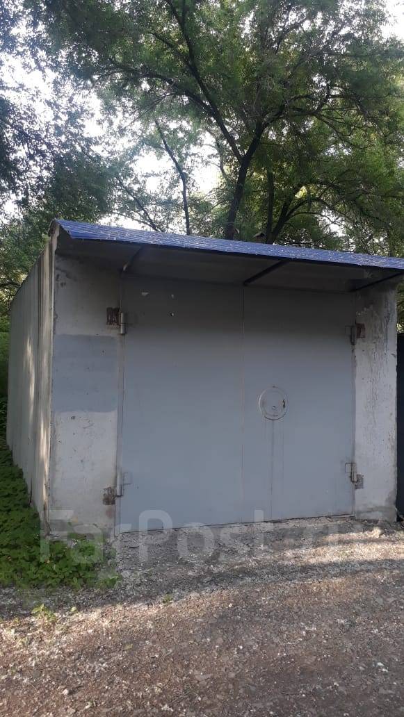 Гараж блок комната. Крыша для блок комнаты гаража. ЖБИ блок комнаты Хабаровск. Козырёк полметра блок комната.