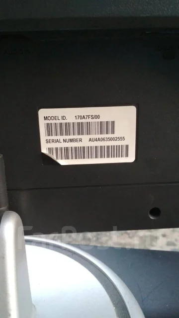 Philips. 17" ����