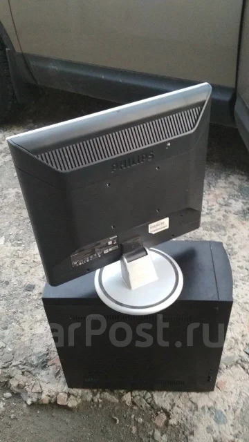 Philips. 17" ����