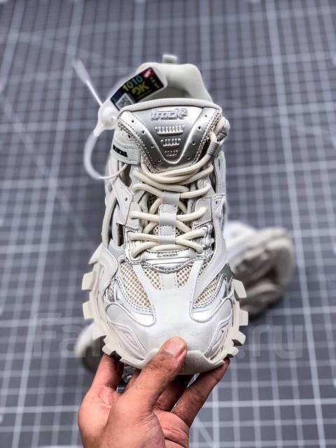 Balenciaga track best sale 2 open