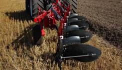 Плуг загонный 4-х корпусной Metal-Fach U-034 с гидравлической защитой в Краснотурьинске Плуги.