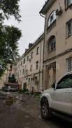 Комната, улица Окатовая 1 во Владивостоке Комната, улица Окатовая 1. Чуркин, агентство, 20,0 кв. м. Дом снаружи