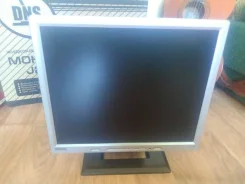 BenQ. 17", ���������� �� (LCD)
