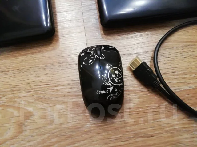 Asus Eee PC 1215N. 12", 1,8����, ��� 2048 ��, ���� 500���, WiFi: 1, Bluetooth: 1, ����������� �� 1��. ����