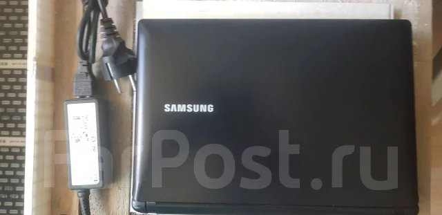 Samsung N145. 10.1", 1 667����, ��� 1024 ��, ���� 250���, WiFi: 1, ����������� �� 1��. ����