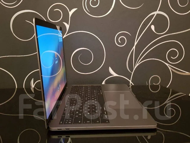 Apple MacBook Pro 13 2017 Mid MPXT2. 13.3", 2,3����, ��� 256 �� � ������, ���� 256���, WiFi: 1, ����������� �� 10��. ����