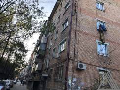 1-комнатная, улица Адмирала Кузнецова 52 во Владивостоке 1-комнатная, улица Адмирала Кузнецова 52. 64, 71 микрорайоны, проверенное агентство, 31,0 кв. м. Дом снаружи