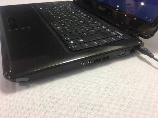 Asus K40IN. 14", 2,1����, ��� 2048 ��, ���� 250���, WiFi: 1, Bluetooth: 1 ����