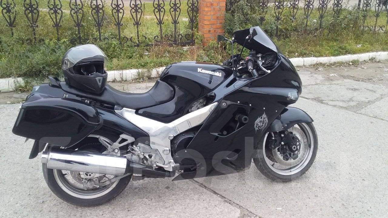 Мотоцикл ZZR 400 ночью