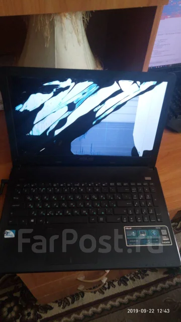 Asus X501A. 15.6", 2,3����, ��� 2048 ��, ���� 320���, WiFi: 1, Bluetooth: 1 ����