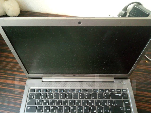 Samsung 530U4B. ��� 4 ��, ���� 500���, WiFi: 1, Bluetooth: 1 ����