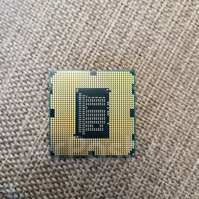 Intel Core i3-3220 ����