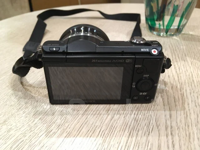 Sony Alpha ILCE-5000 Kit. 20 � ����� ��, ���: 14� � ����� ����