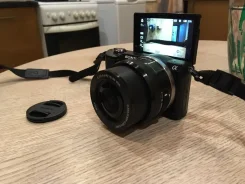 Sony Alpha ILCE-5000 Kit. 20 � ����� ��, ���: 14� � ����� ����