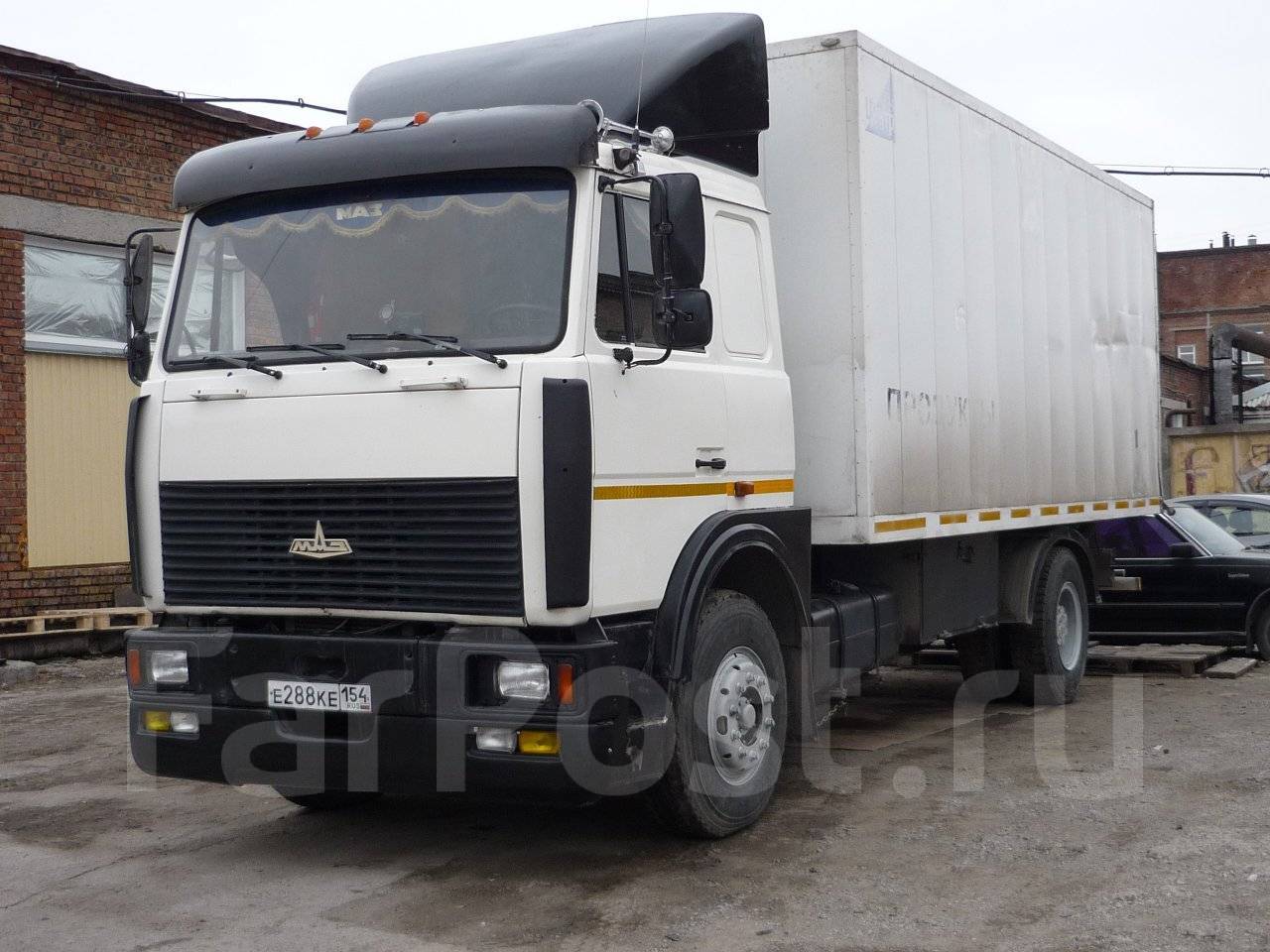 Маз 104 025 4110. Маз 5440 с бортовым полуприцепом. Маз изотермический. Маз-5440 маз-9758. Мазов новосибирск.