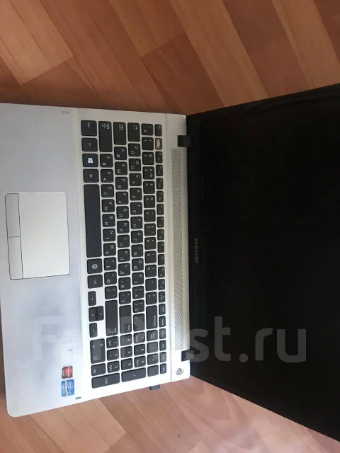 Samsung 370R5E. 15.6", 3,2����, ��� 6 ��, ���� 750���, WiFi: 1, Bluetooth: 1, ����������� �� 5��. ����