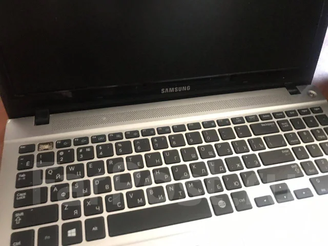 Samsung 370R5E. 15.6", 3,2����, ��� 6 ��, ���� 750���, WiFi: 1, Bluetooth: 1, ����������� �� 5��. ����