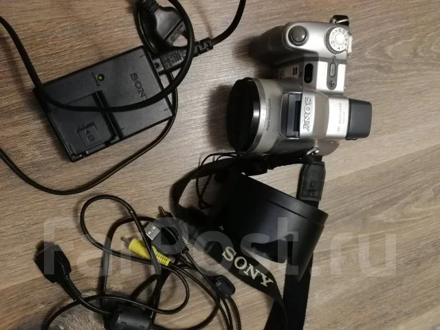 Sony Cyber-shot DSC-H7. ���: 14� � ����� ����